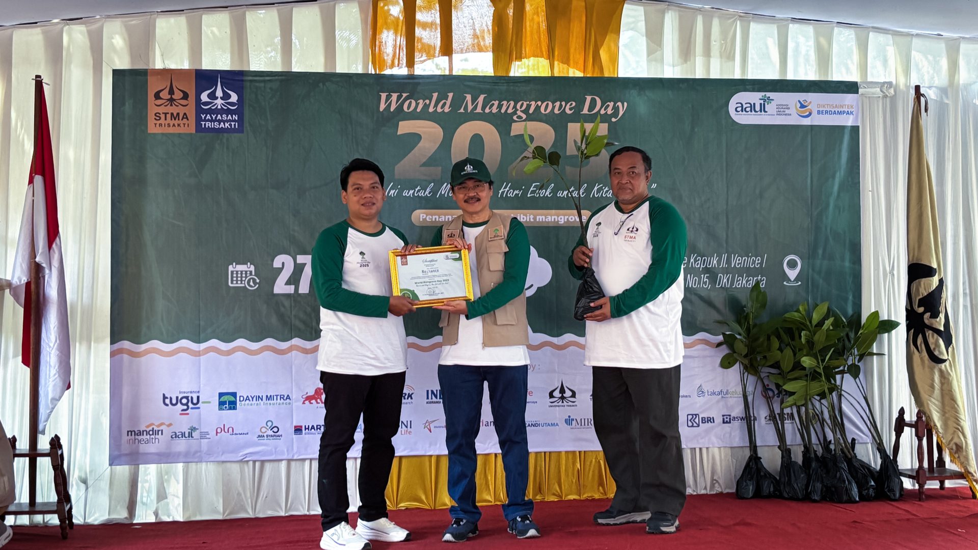 Reliance Life Tanam Mangrove di Hutan Lindung Angke Kapuk Sebagai Wujud Komitmen Aksi Keberlanjutan