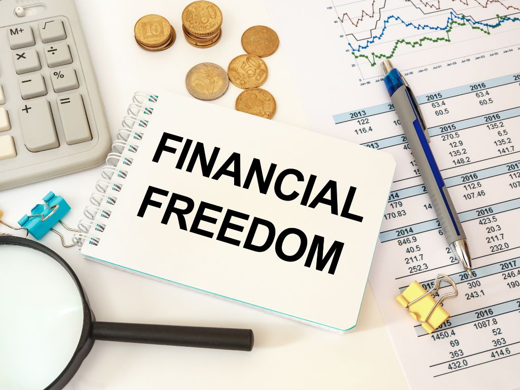 Freedom Finance: Pengertian & Alasan Mengapa Freedom Finance Penting!